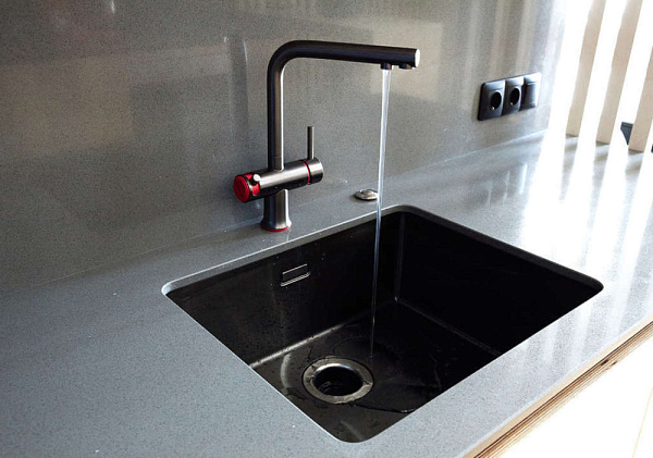 OMOIKIRI HOTARU GB смеситель черный