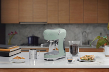 SMEG ECF02PGEU кофемашина пастельный зеленый