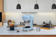 SMEG ECF02PBEU кофемашина пастельный голубой