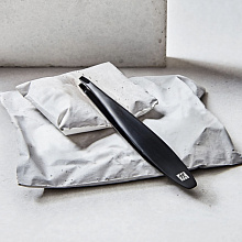 ZWILLING TWINOX M пинцет наклонный черный